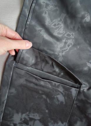 Перламутрові чоловічі шорти карго з карманами5 фото