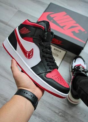 Nike air jordan retro 1 red-black