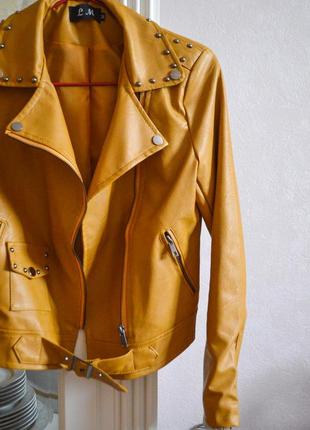 Желтая курточка из эко кожи5 фото