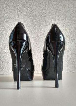 Шикарні лакові туфлі на шпильці підборах 12 см чорні човники