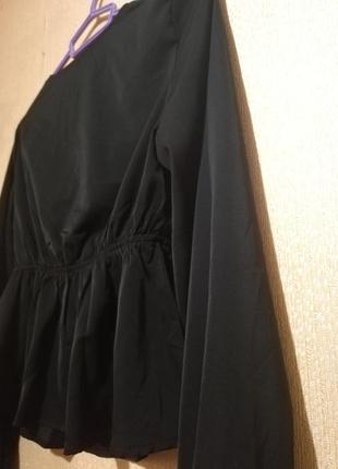 Блуза жиноча чорна довгий рукав волан на гудзиках з баскою коротка класна стильна атласна7 фото