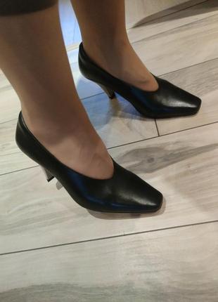 Туфлі жіночі шкіряні3 1/2;23,5смвід autograph