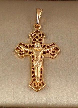 Крестик xuping jewelry ажурный с распятьем 3.3 см золотистый