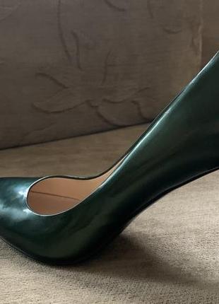Кожаные , лаковые  туфли темно зеленого с перламутром  цвета2 фото