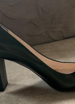 Кожаные , лаковые  туфли темно зеленого с перламутром  цвета3 фото