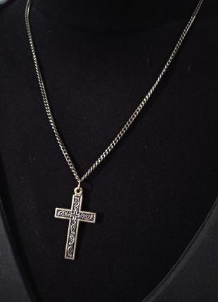 Крест на цепочке в серебряном цвете. длина цепочки 50 см1 фото