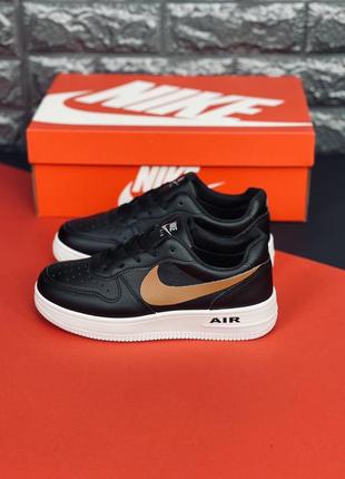 Кросівки жіночі nike air force 1 2023, стильні чорні на білій підошві5 фото