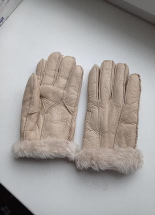 Перчатки из кожи. цвет слоновой кости.