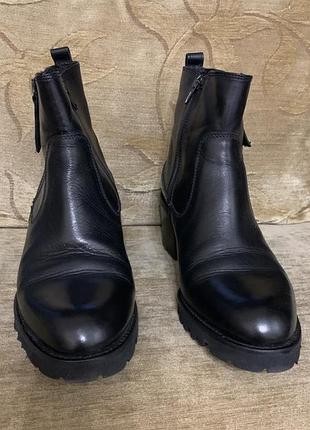 Ботинки кожаные  37 размера черного цвета