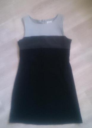 Стройнящее трехцветное платье