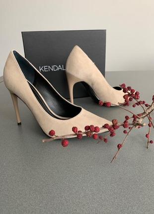 Нюдовые туфлі човники kendall+kylie натуральна замша