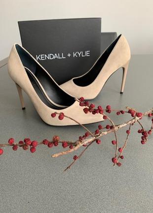 Нюдовые туфли лодочки kendall+kylie натуральная замша3 фото