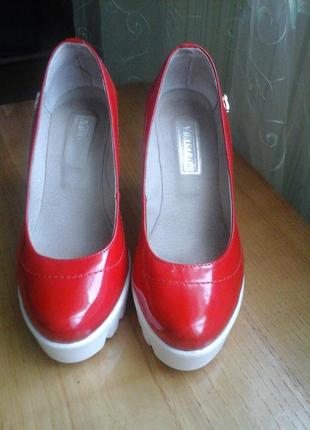 Червоні туфлі1 фото