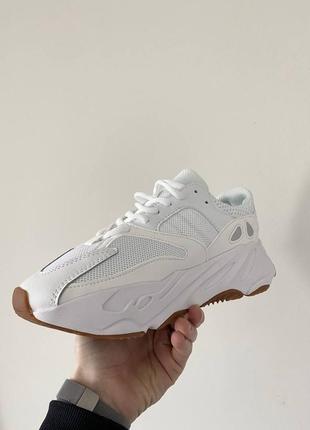 Кроссовки adidas yeezy boost 700 v2 white cream3 фото