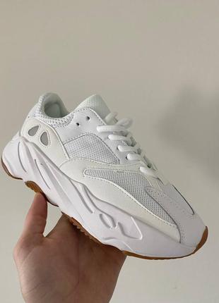 Кроссовки adidas yeezy boost 700 v2 white cream1 фото