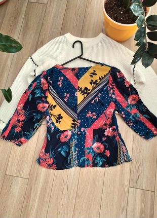 Яркая блуза женская в цветочный принт5 фото