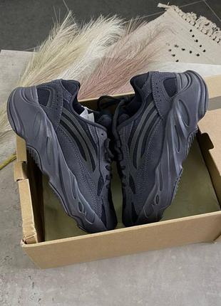 Кроссовки adidas yeezy boost 700 v2 black1 фото