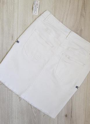 Белая джинсовая мини юбка с вышивкой sale8 фото