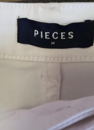 Белая джинсовая мини юбка с вышивкой sale9 фото