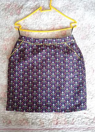 Юбка короткая,современная с очень красивым принтом