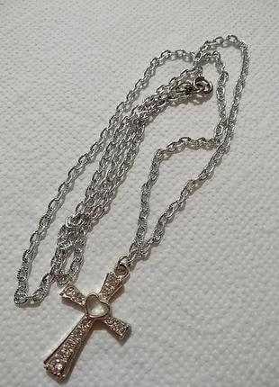 Серебристая цепочка с крестом. длина 60 см