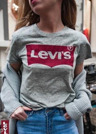 Оригинальная серая футболка levis