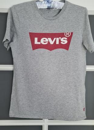 Levi's футболка размер xs-s