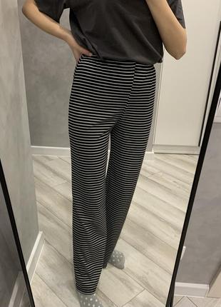 Модні прямі широкі штани в смужку