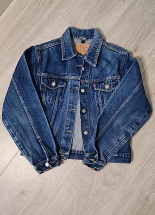 Levi's джинсова куртка розмір xs-s