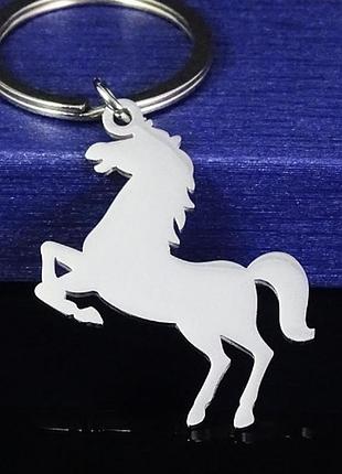 Новий сріблястий добротний класний брелок коня, для любителів верхової їзди