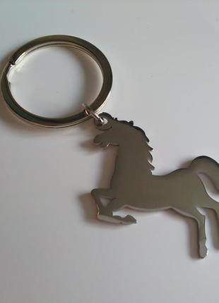 Новий сріблястий добротний класний брелок коня, для любителів верхової їзди2 фото