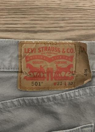 Серые джинсы levis 5013 фото