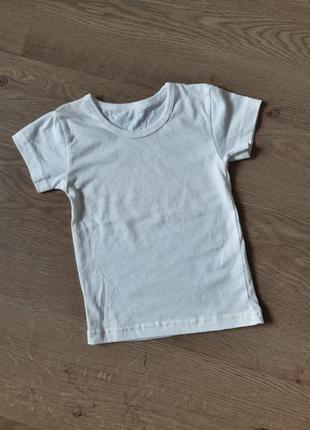 Базовая белая футболочка фирмы tu