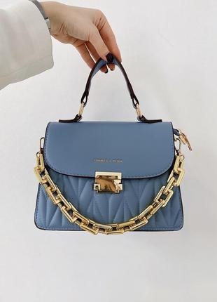 Прекрасная сумка женская сумочка в стиле charles & keith небесно-голубая кожаная