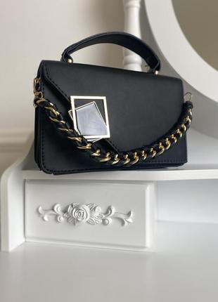 Крутейшая женская классическая сумка в стиле charles & keith чёрная с золотом8 фото