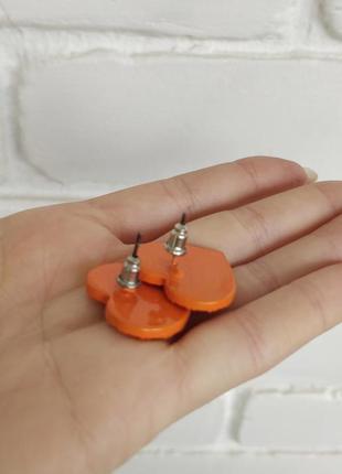 Серьги оранжевые сердечки с камнями. есть нюанс2 фото
