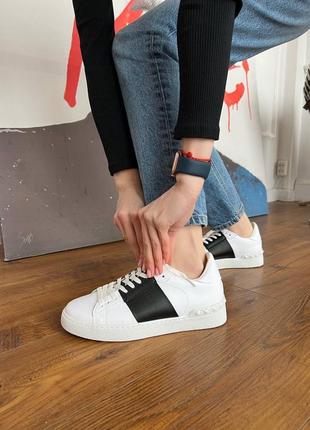 Кроссовки в стиле valentino garavani white/black2 фото