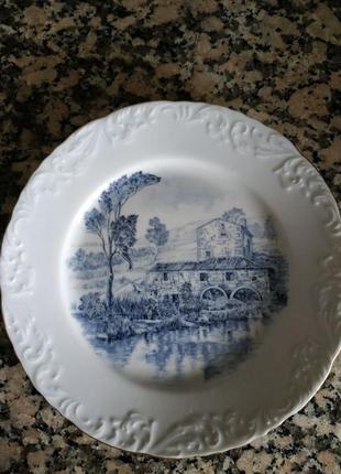 Фарфоровая антикварная тарелка. португалия