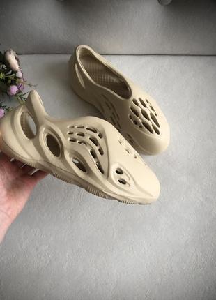 Тапки в стиле adidas yeezy foam runner1 фото