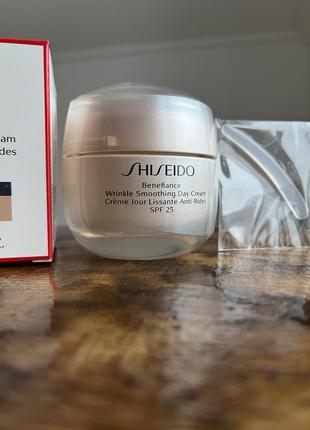 Крем з spf shiseido wrinkle smoothing day cream spf 252 фото