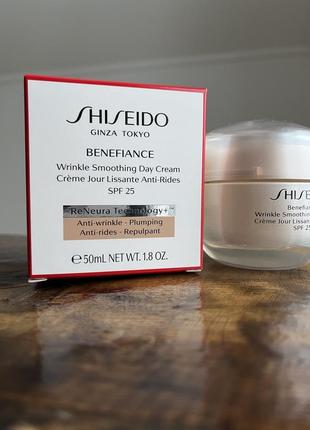 Крем з spf shiseido wrinkle smoothing day cream spf 253 фото