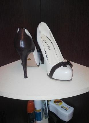 Цікаві туфельки і на захід та в офіс