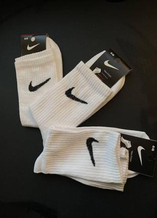 Чоловічі високі шкарпетки nike білі найк 3 пари подарунковий набір шкарпеток1 фото
