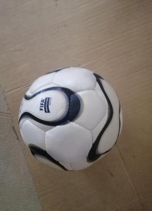 Футбольный мяч fifa 20082 фото
