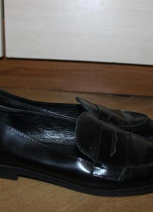 Стильні лакові туфлі zara