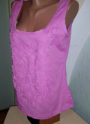 Легкая розовая блузка с нашитым цветочным орнаментом из тонких ленточек2 фото