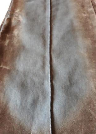 Коричневые джинсы с потертостями