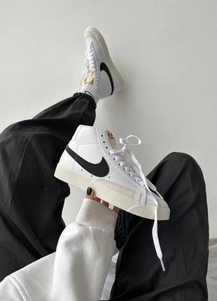 Nike blazer mid ‘77 vintage трендовые кроссовки найк блейзер хайтопы белые черный логотип весна лето осень демисезон