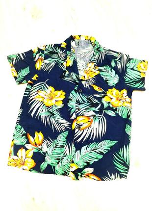 Літня сорочка в гавайському стилі.