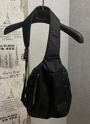Черная сумка через плече от бренда river island1 фото